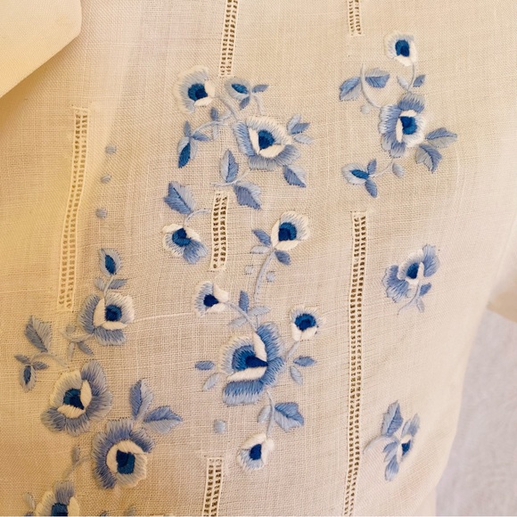 Vtg XS white  embroidered short sleeve linen blouse - Picture 3 of 6